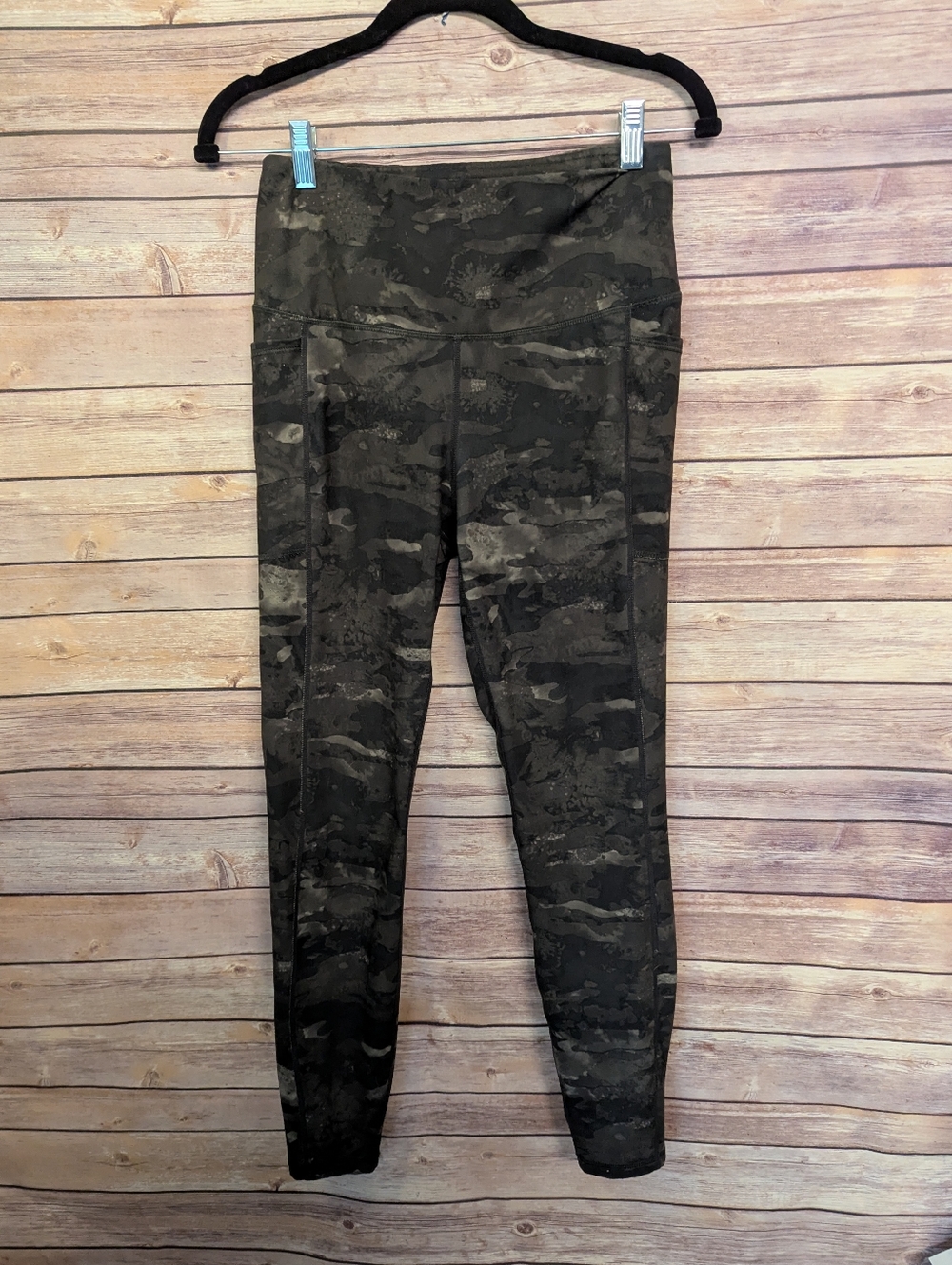 Reebok Camo Leggings Size Medium Black Gray Athletic Workout Pants High Rise